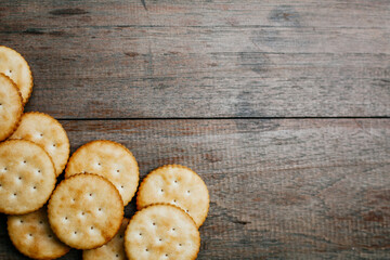 Round salted cracker cookies in wooden bowl putting