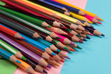 Fototapeta premium Close up macro shot of color pencil pile pencil nibsClose up macro shot of color pencil pile pencil nibs