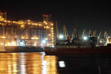 Fototapeta na wymiar Night port, river, ships