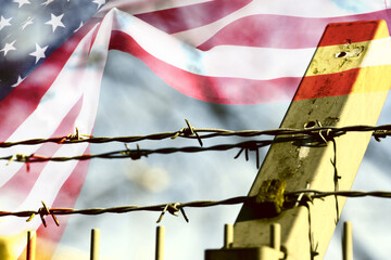 Stacheldraht und Flagge von USA