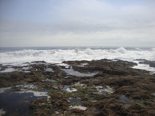 waves crashing on rocks, Boca del Rio en Tacna -Perú
