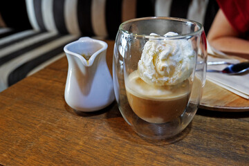 Affogato, Espresso shot poured on vanilla ice cream scoop