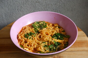 a bowl of noodle cooked with vegetables 