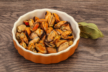 Pickled mussels in the bowl