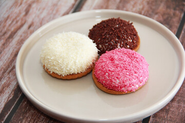 sweet marshmallows on cookies with pastry sprinkles