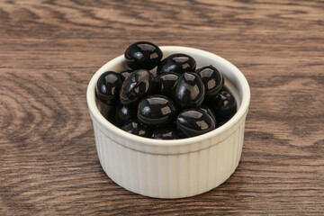 Black olives in the bowl