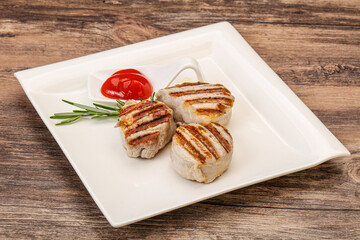 Grilled pork medallion with sauce