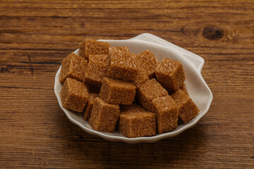 Cane sugar cubs in the bowl