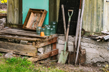 Abandoned gardening tools. What to do with old gardening tools.
