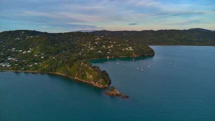 Obraz premium Aerial view of Rocky Bay, Waiheke Island in New Zealand.