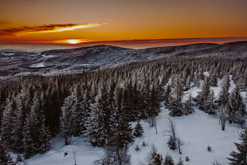 Sonnenaufgang im Winter auf dem Brocken im Nationalpark Harz in Sachsen- Anhalt