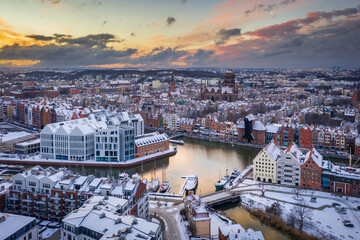 Obraz premium Aerial view of the old town in Gdansk city at winter sunset, Poland