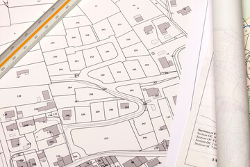 Urbanisme et logement - Aménagement du territoire - projet de lotissement sur fond de plan...