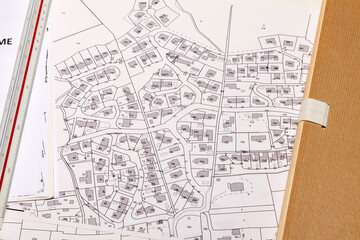 Urbanisme et logement - Aménagement du territoire - projet de lotissement sur fond de plan cadastral