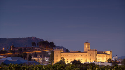 Fototapeta na wymiar Vista al atardecer del Real Monasterio de El Puig de Santamaria, en la provincia de Valencia. Comunidad Valenciana. España. Europa