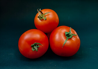 red tomatoes on a vine