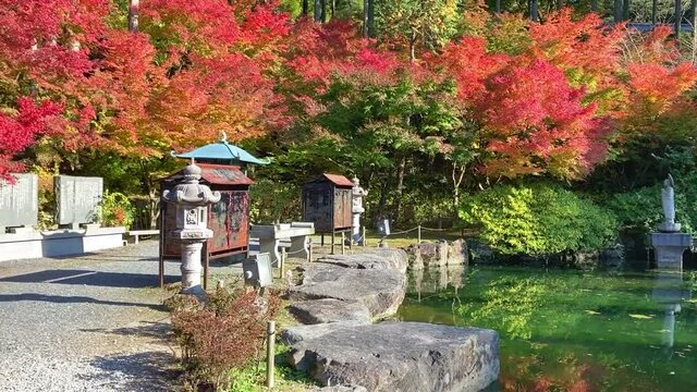 呑山観音寺「六地蔵池」