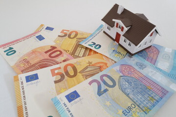 maison et billets euros
