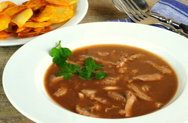 saure Kutteln mit Bratkartoffeln