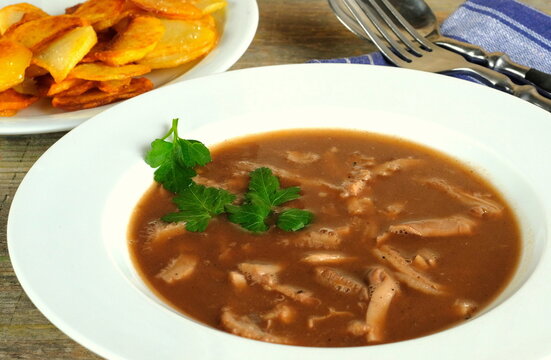 saure Kutteln mit Bratkartoffeln