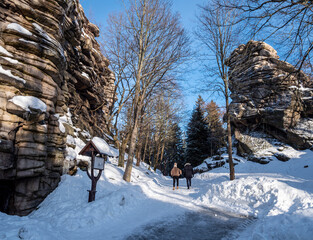 winterliche Felsformation der Greifensteine im Erzgebirge