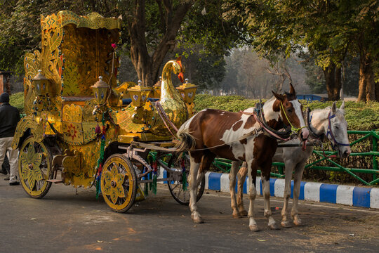 Kolkata, India, 25th December, 2020. Image of a golden chariot with two horses on the road.