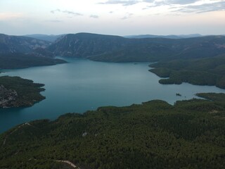 Fototapeta premium Vistas aéreas del desfiladero de Montrebei entre Catataluña y Aragón.