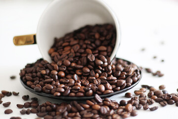 roasted coffee beens inside the coffee mug