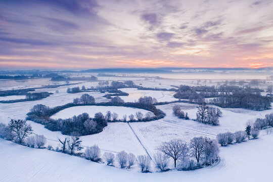 Aussicht auf die Uckermark im Winter zum Sonnenaufgang