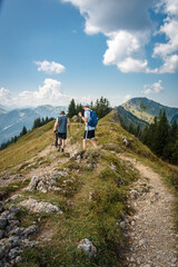 Naklejka na ściany i meble Wandern auf der Nagelfluhkette in den Allgäuer Alpen mit Blick zum Stuiben