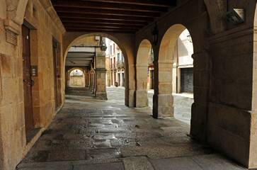 Fototapeta premium Soportales de la Plaza do Trigo en Ourense Orense, Galicia, España 