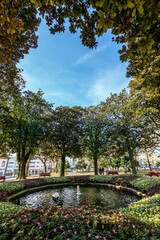 Obraz premium Pond in Jardim de Sao Lazaro - small park in Porto city, Portugal