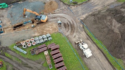Tiefbau Baustelle: Erdbau, Straßenbau und Kanalbau, Erschließung eines Baugebiets