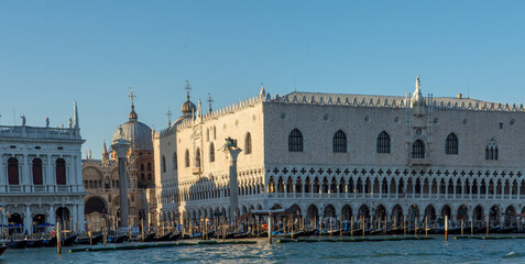 Obraz premium discovery of the city of Venice and its small canals and romantic alleys