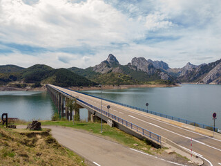Bridge over the Riano reservoir in Northern Spain. Yordas Peak towers over Riano, the Cantabrian Mountains, Castile-Leon region.