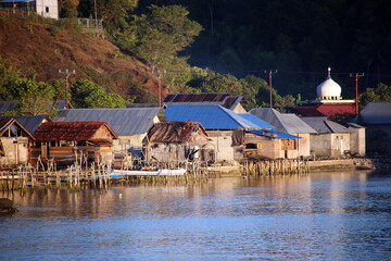 kleines, namenloses Fischerdorf auf der Insel Muari © etfoto