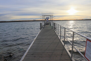 Obraz premium Bootsanleger, Steg, Sonnenuntergang am Markleeberger See, bei Leipzig, Sachsen, Deutschland