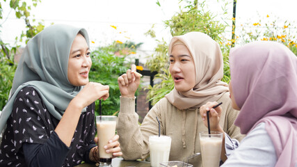 Asian hijab woman group smilling in cafe with friend