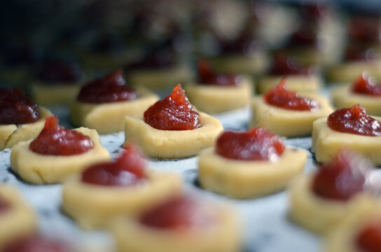 Horneando pepas, galletas dulces con dulce de membrillo