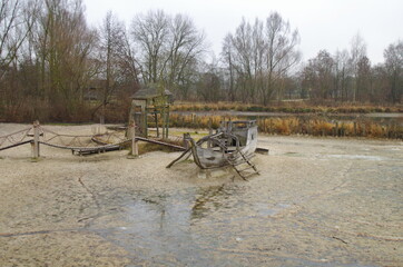 regen und überschwemmung in der natur und auf dem klo 