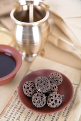 Chinese medicine fengqiuzi, medical books and pestle