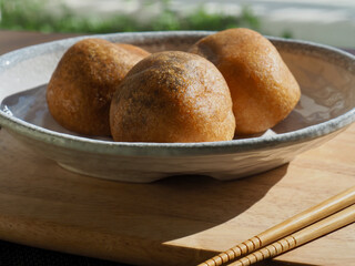 아시아 음식 찹쌀도넛 요리 
