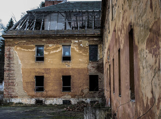 alte ruinen und gänge gebäude lost place