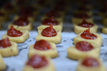 Horneando pepas, galletas dulces con dulce de membrillo