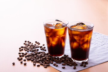 アイスコーヒーとコーヒー豆