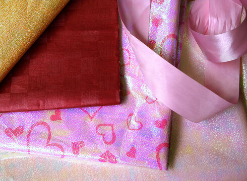 Gift Wrapping for Valentine's Day, Birthday, Celebration, pink with heart Wrapping Paper A red ribbon Photos from the top corner, suitable for background pictures