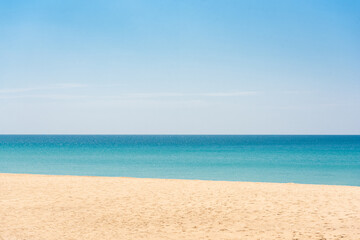 Fototapeta na wymiar white sand and beautiful tropical beach