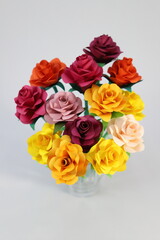 折り紙で作った手作りのバラの花