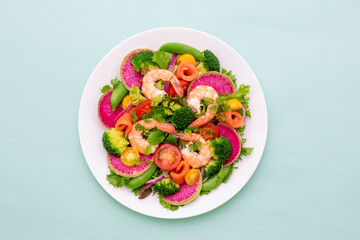 サーモンと海老の野菜サラダ