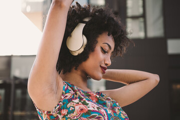 Beautiful latin woman with curly hair, portrait set in the city